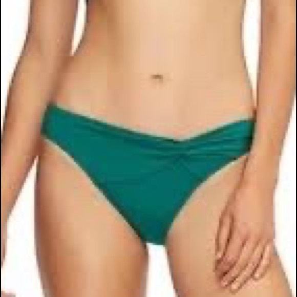 Jetset Twist Bikini - Picture 5 of 7